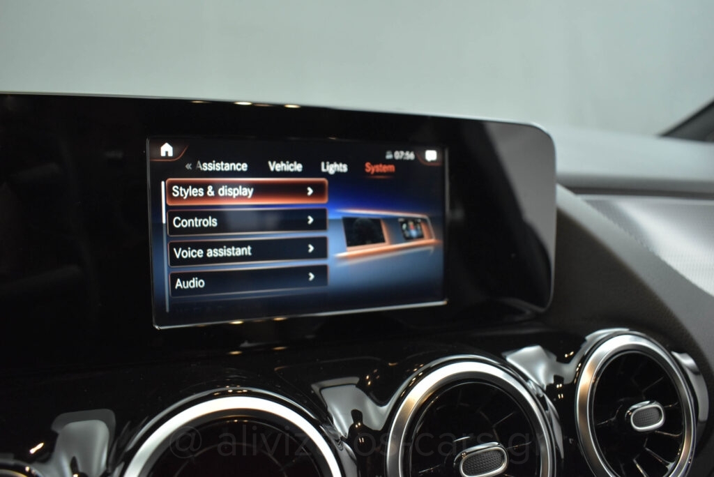Mercedes-Benz GLA 250 - 1.3 e Plug-in 8G-DCT Progressive Camera