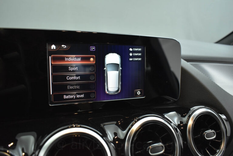 Mercedes-Benz GLA 250 - 1.3 e Plug-in 8G-DCT Progressive Camera