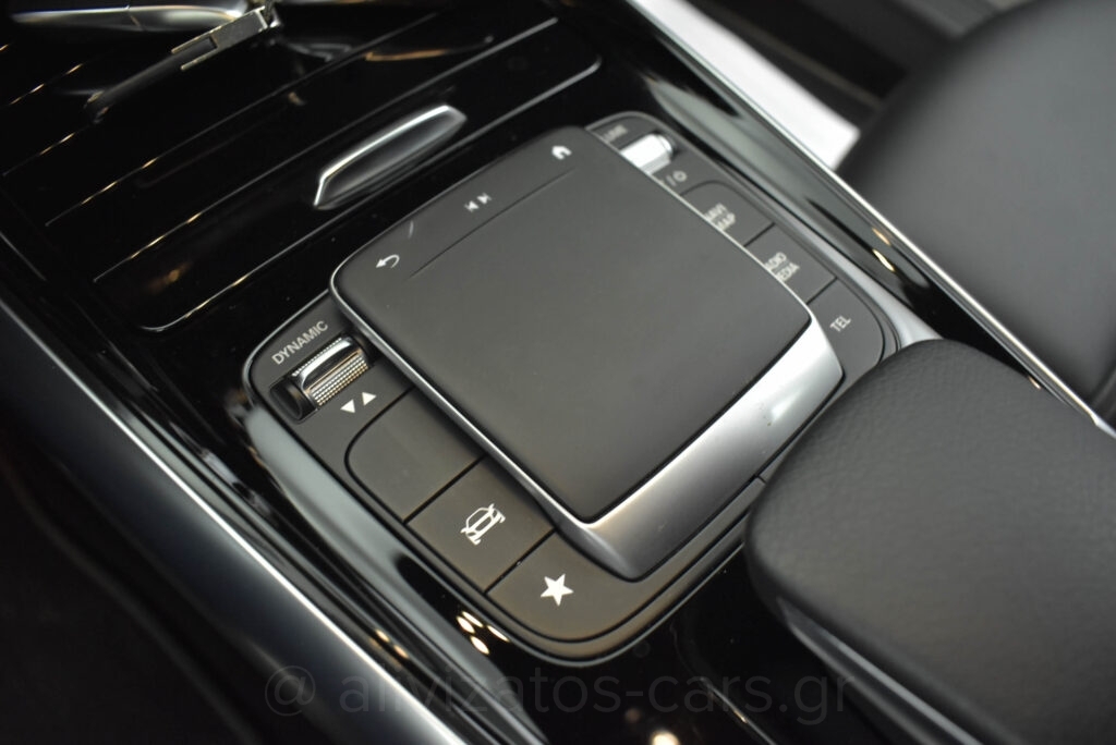 Mercedes-Benz GLA 250 - 1.3 e Plug-in 8G-DCT Progressive Camera