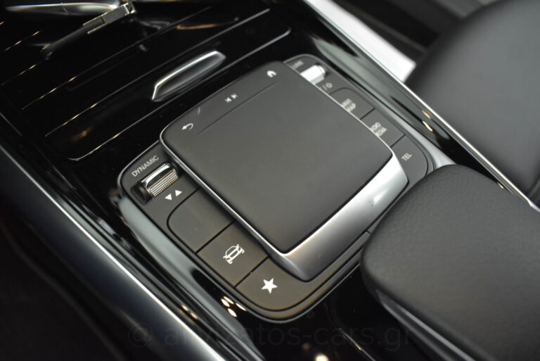 Mercedes-Benz GLA 250 - 1.3 e Plug-in 8G-DCT Progressive Camera