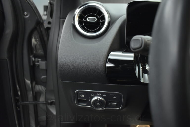 Mercedes-Benz GLA 250 - 1.3 e Plug-in 8G-DCT Progressive Camera