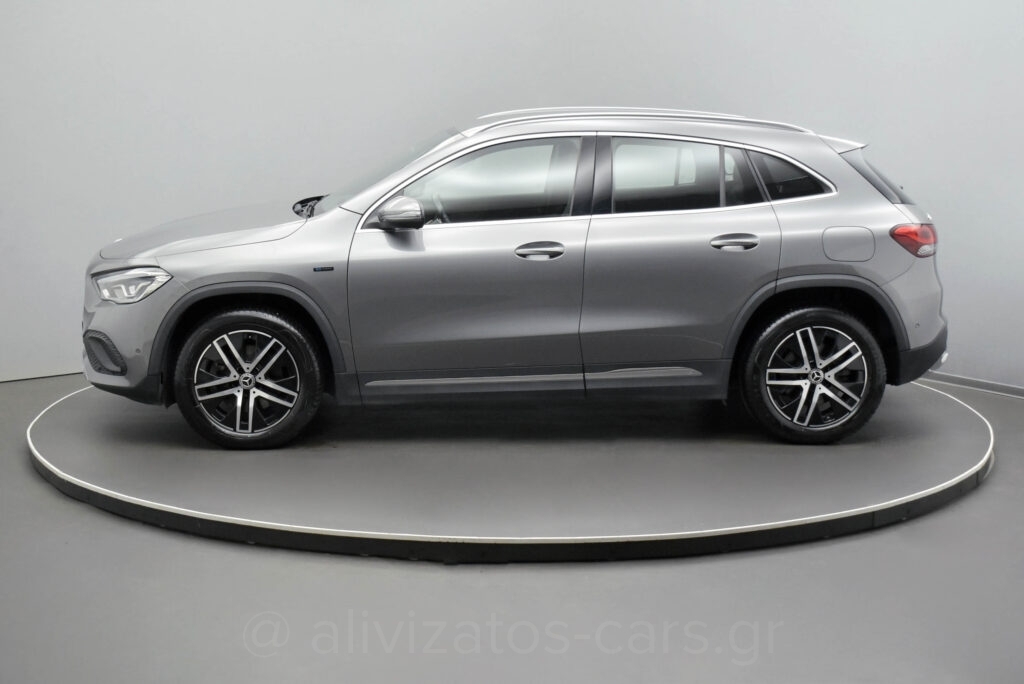 Mercedes-Benz GLA 250 - 1.3 e Plug-in 8G-DCT Progressive Camera
