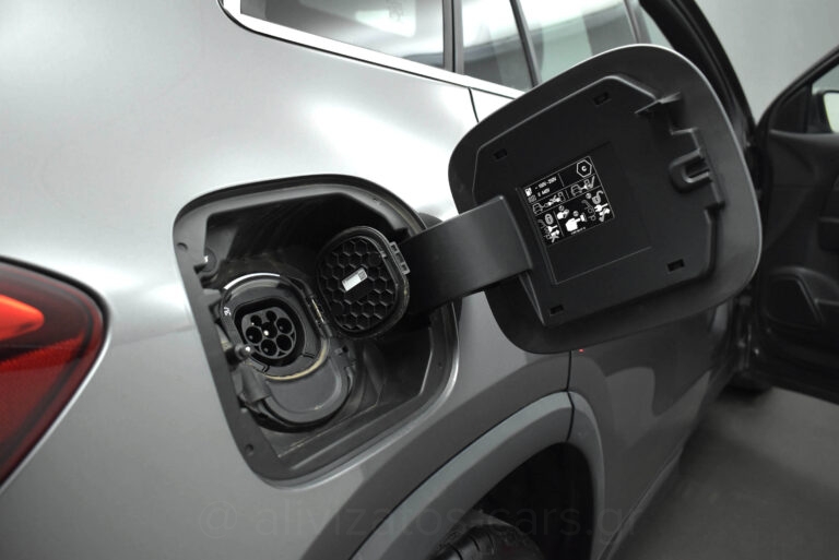Mercedes-Benz GLA 250 - 1.3 e Plug-in 8G-DCT Progressive Camera
