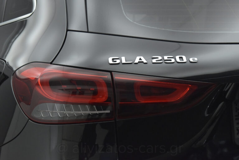 Mercedes-Benz GLA 250 - 1.3 e Plug-in 8G-DCT Progressive Navi Camera