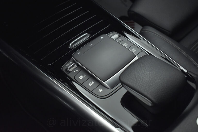 Mercedes-Benz GLA 250 - 1.3 e Plug-in 8G-DCT Progressive Navi Camera