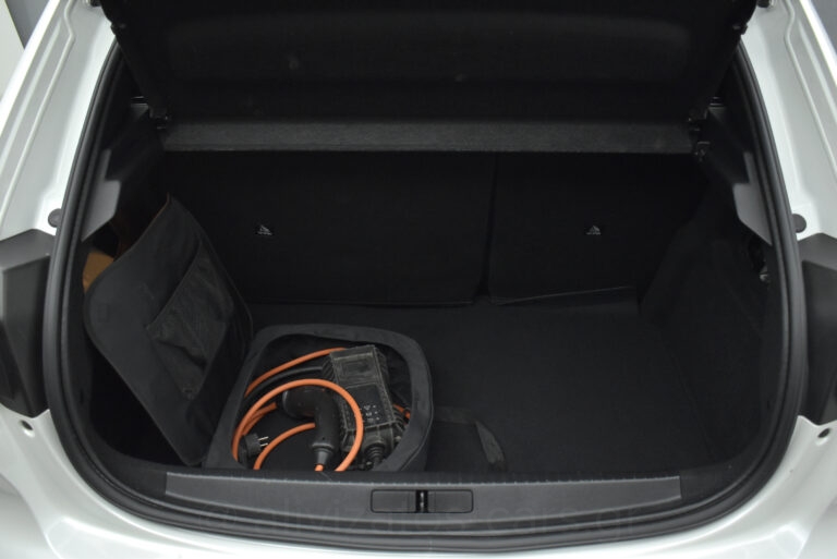 Peugeot e-208 - Active Plus 136hp