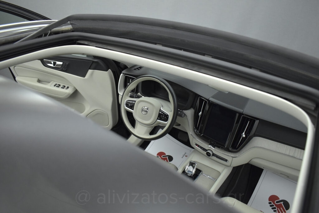 Volvo XC 60 - B5 MHEV INSCRIPTION AWD 235hp PANORAMA HARMAN
