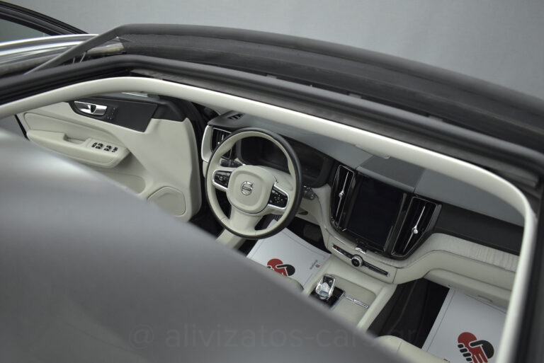 Volvo XC 60 - B5 MHEV INSCRIPTION AWD 235hp PANORAMA HARMAN