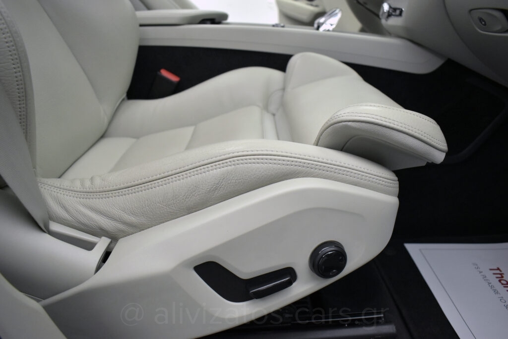 Volvo XC 60 - B5 MHEV INSCRIPTION AWD 235hp PANORAMA HARMAN