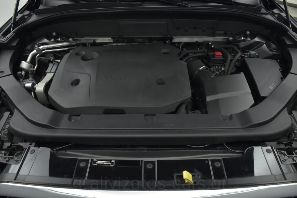 Volvo XC 60 - B5 MHEV INSCRIPTION AWD 235hp PANORAMA HARMAN