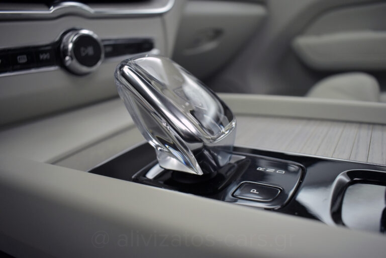 Volvo XC 60 - B5 MHEV INSCRIPTION AWD 235hp PANORAMA HARMAN