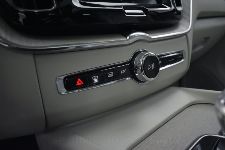 Volvo XC 60 - B5 MHEV INSCRIPTION AWD 235hp PANORAMA HARMAN