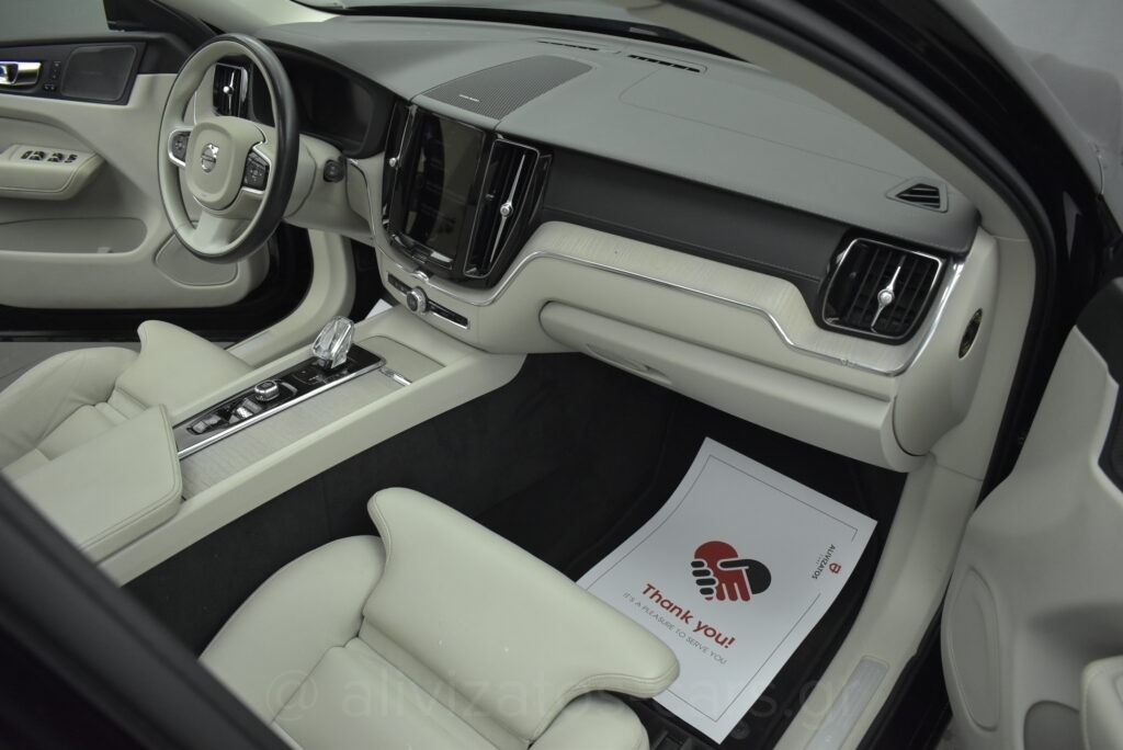 Volvo XC 60 - B5 MHEV INSCRIPTION AWD 235hp PANORAMA HARMAN