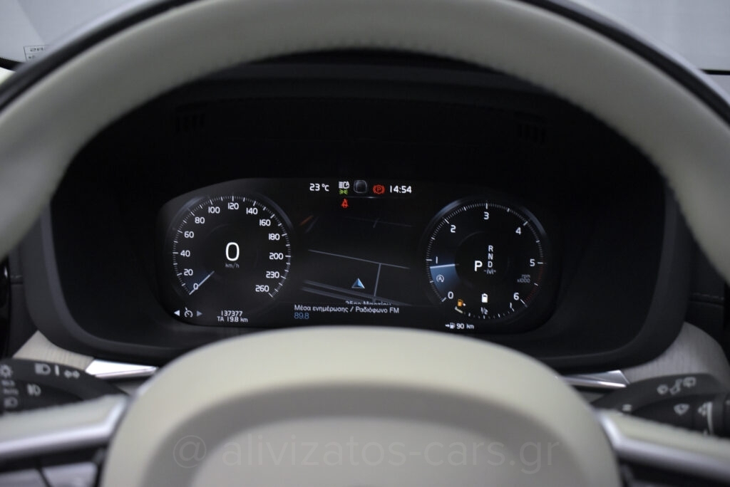 Volvo XC 60 - B5 MHEV INSCRIPTION AWD 235hp PANORAMA HARMAN
