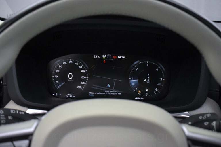 Volvo XC 60 - B5 MHEV INSCRIPTION AWD 235hp PANORAMA HARMAN