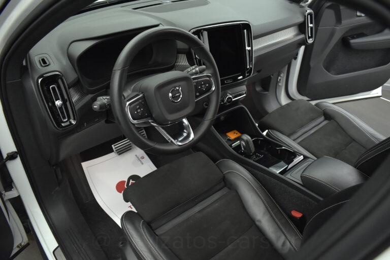 Volvo XC40 - Recharge Pure P8 AWD 408 hp