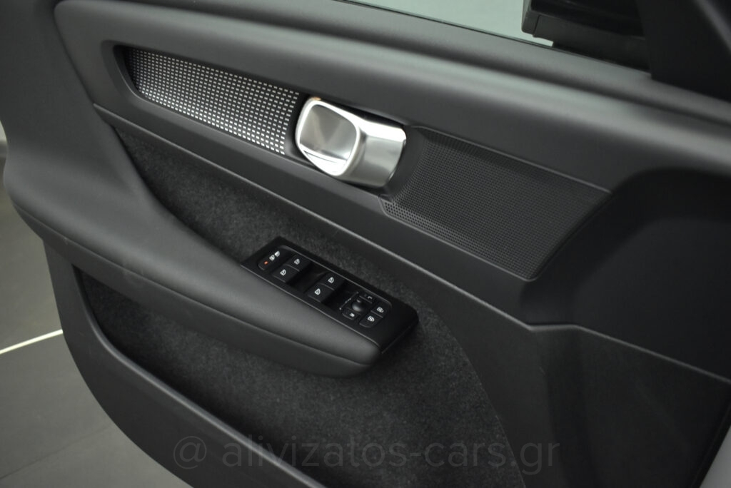 Volvo XC40 - Recharge Pure P8 AWD 408 hp