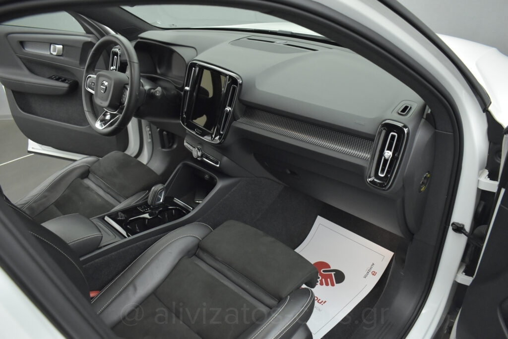 Volvo XC40 - Recharge Pure P8 AWD 408 hp