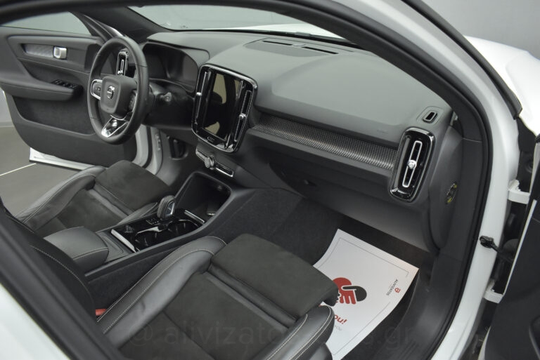 Volvo XC40 - Recharge Pure P8 AWD 408 hp