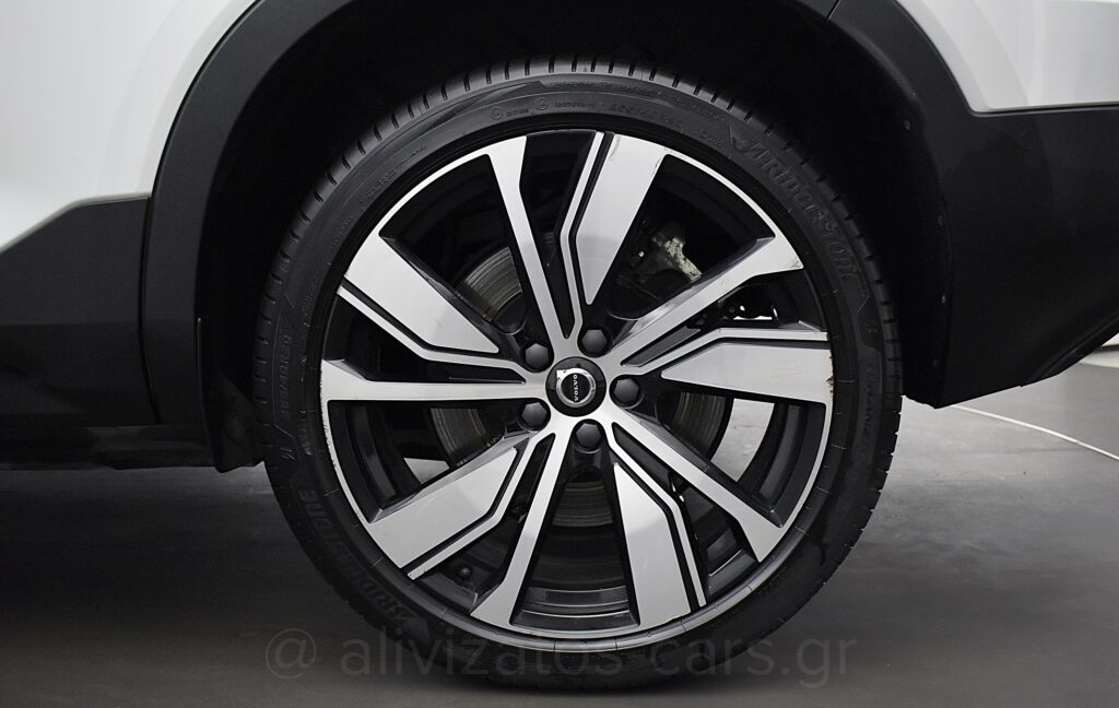 Volvo XC40 - Recharge Pure P8 AWD 408 hp