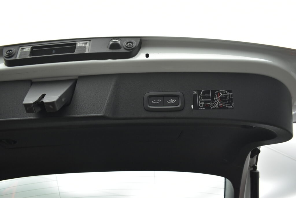 Volvo XC40 - Recharge Pure P8 AWD 408 hp