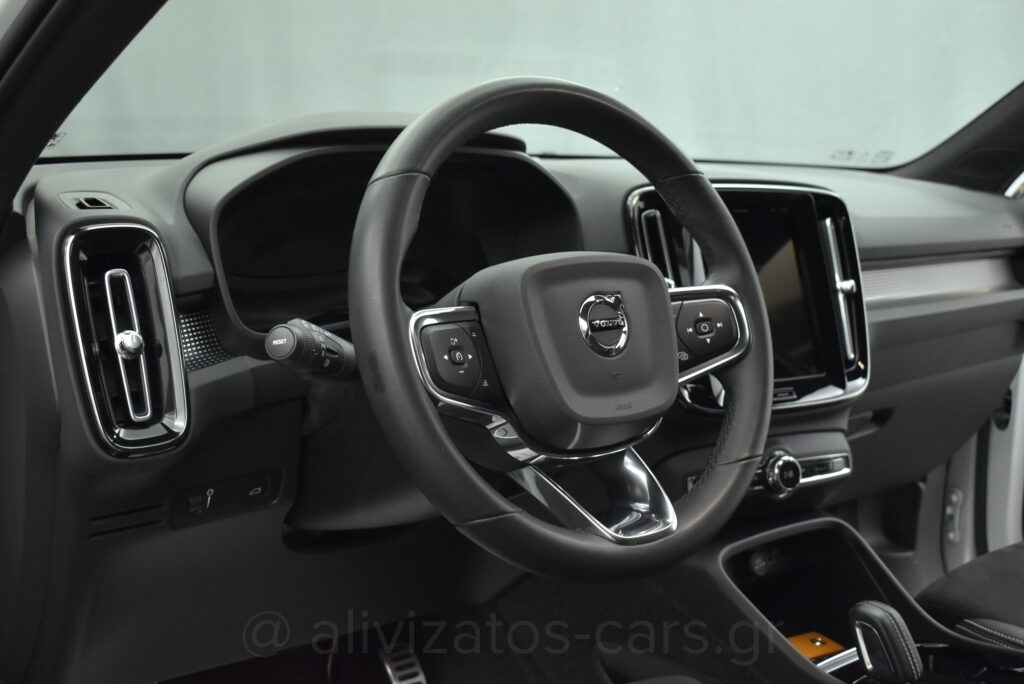 Volvo XC40 - Recharge Pure P8 AWD 408 hp