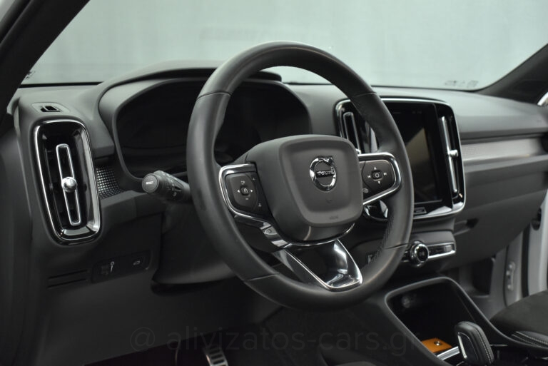 Volvo XC40 - Recharge Pure P8 AWD 408 hp