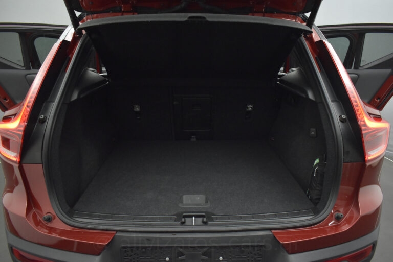 Volvo XC40 - T5 Recharge 262hp R-Desing Panorama Leather Alcantara