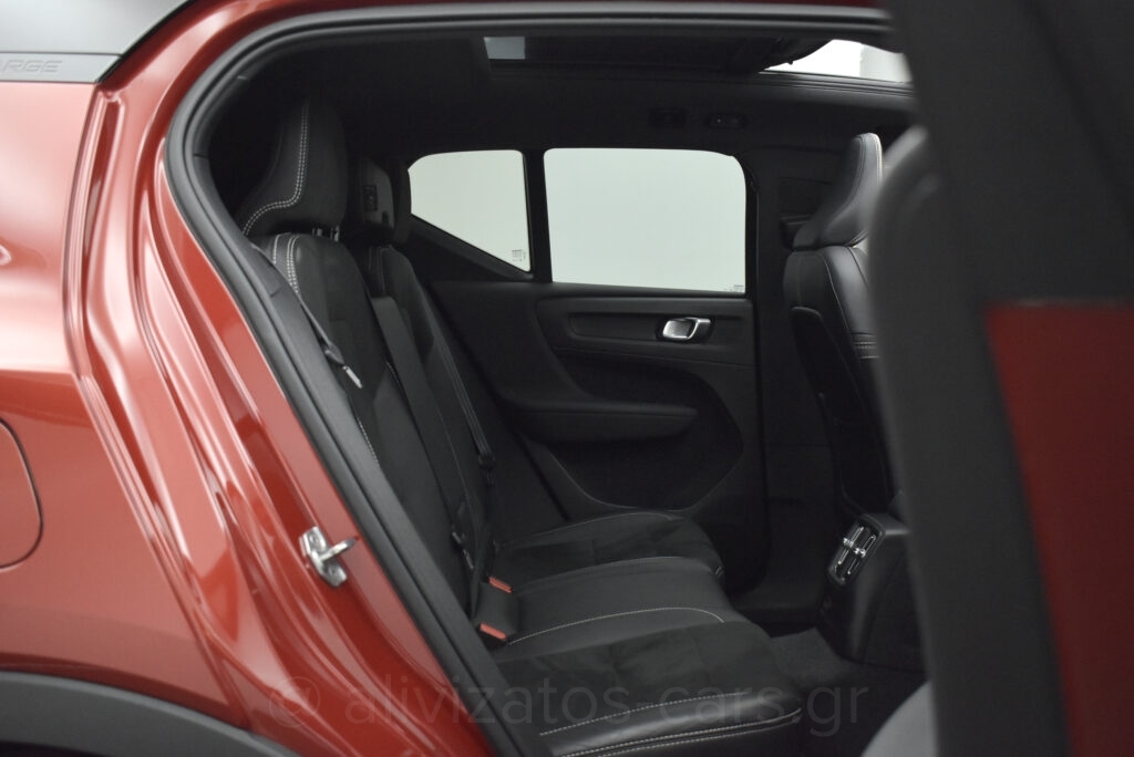 Volvo XC40 - T5 Recharge 262hp R-Desing Panorama Leather Alcantara