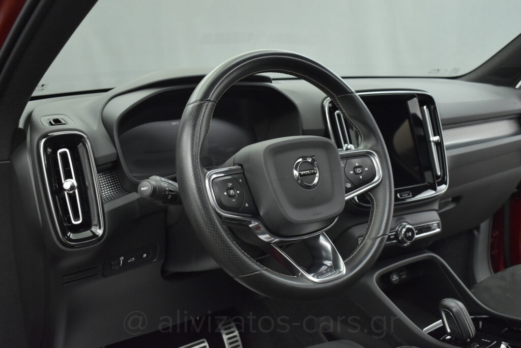 Volvo XC40 - T5 Recharge 262hp R-Desing Panorama Leather Alcantara