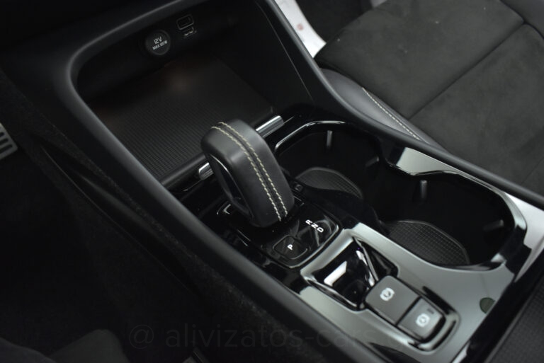Volvo XC40 - T5 Recharge 262hp R-Desing Panorama Leather Alcantara