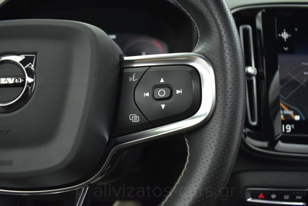 Volvo XC40 - T5 Recharge 262hp R-Desing Panorama Leather Alcantara