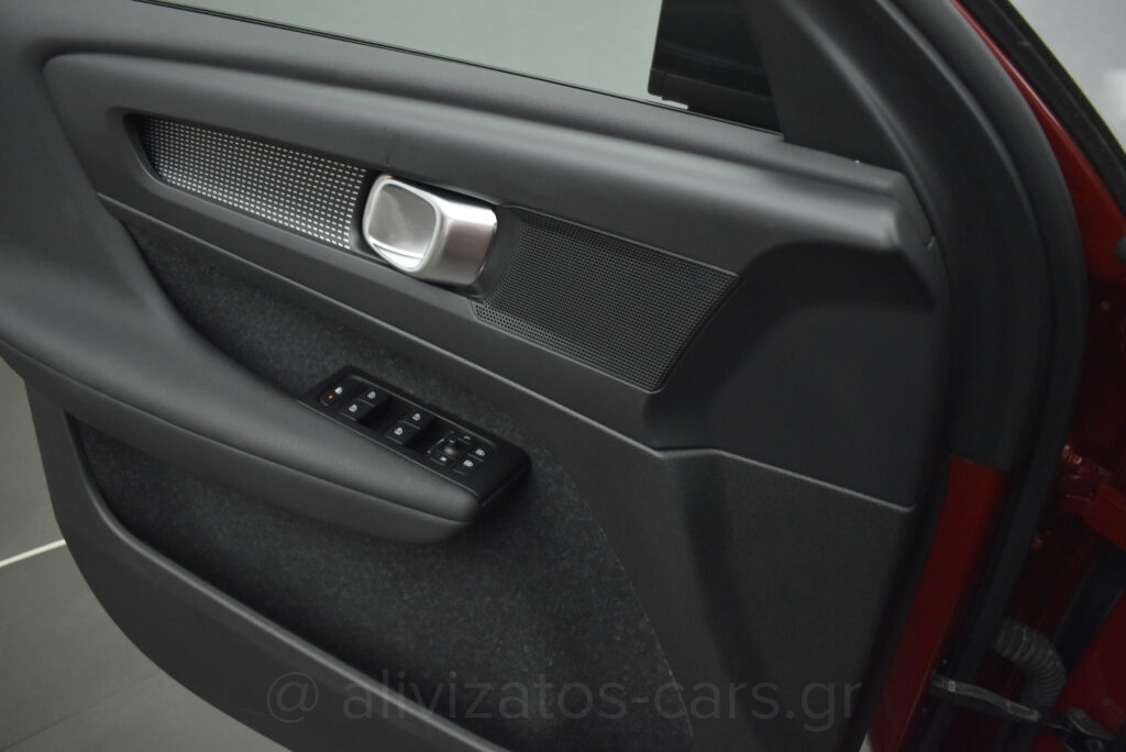 Volvo XC40 - T5 Recharge 262hp R-Desing Panorama Leather Alcantara