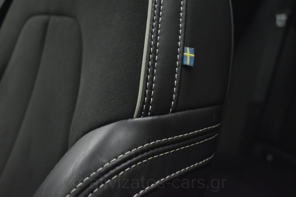 Volvo XC40 - T5 Recharge 262hp R-Desing Panorama Leather Alcantara