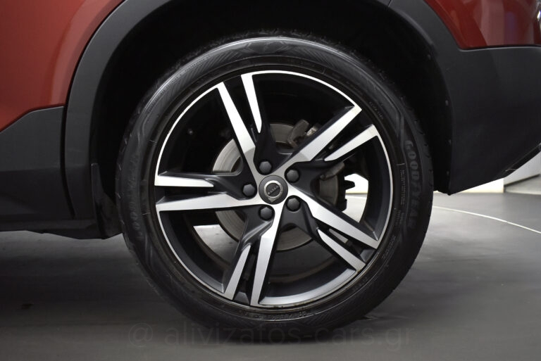Volvo XC40 - T5 Recharge 262hp R-Desing Panorama Leather Alcantara