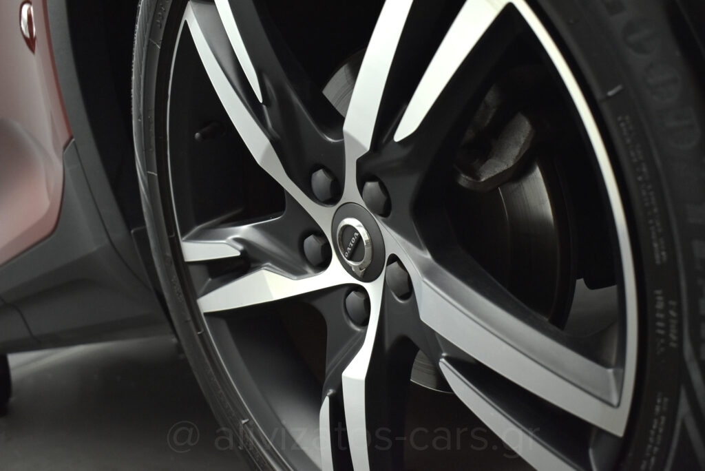 Volvo XC40 - T5 Recharge 262hp R-Desing Panorama Leather Alcantara