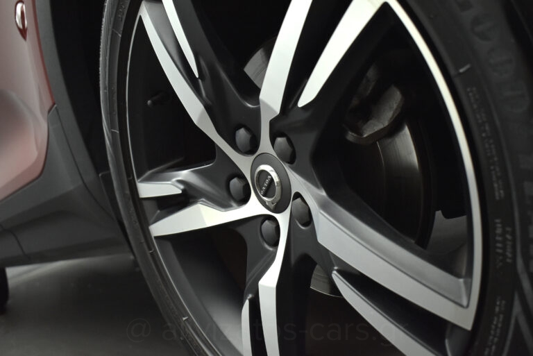 Volvo XC40 - T5 Recharge 262hp R-Desing Panorama Leather Alcantara