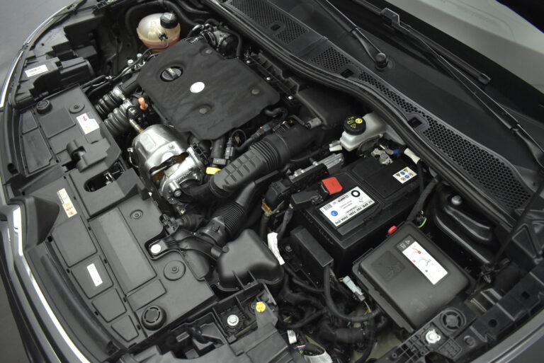 Citroen C4 - 1.5 BlueHDi EAT8 SHINE 130hp NAVI R18