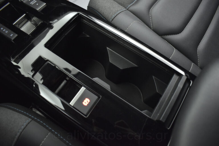 Citroen C4 - 1.5 BlueHDi EAT8 SHINE 130hp NAVI R18