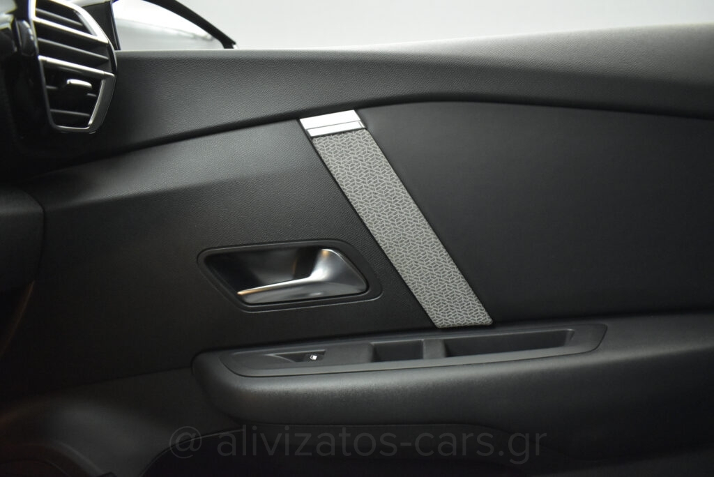 Citroen C4 - 1.5 BlueHDi EAT8 SHINE 130hp NAVI R18