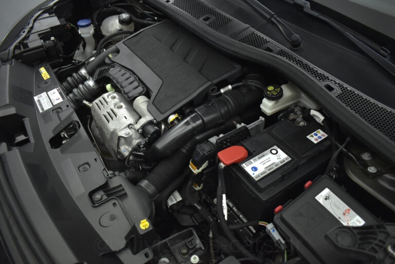 Peugeot 2008 - Allure 1.2 Puretech 130 hp