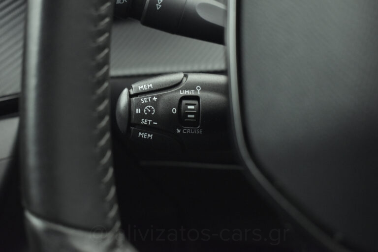 Peugeot 2008 - Allure 1.2 Puretech 130 hp