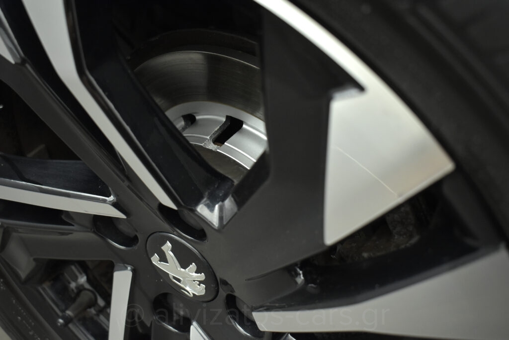 Peugeot 2008 - Allure 1.2 Puretech 130 hp