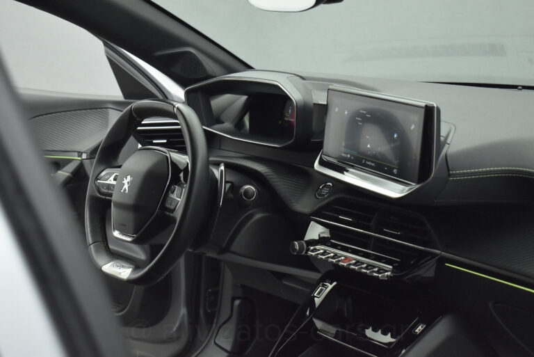 Peugeot 208 - GT Pack 130 hp 1.2 Puretech EAT8