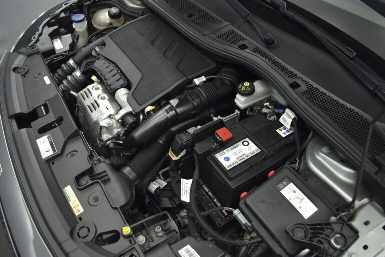 Peugeot 208 - GT Pack 130 hp 1.2 Puretech EAT8