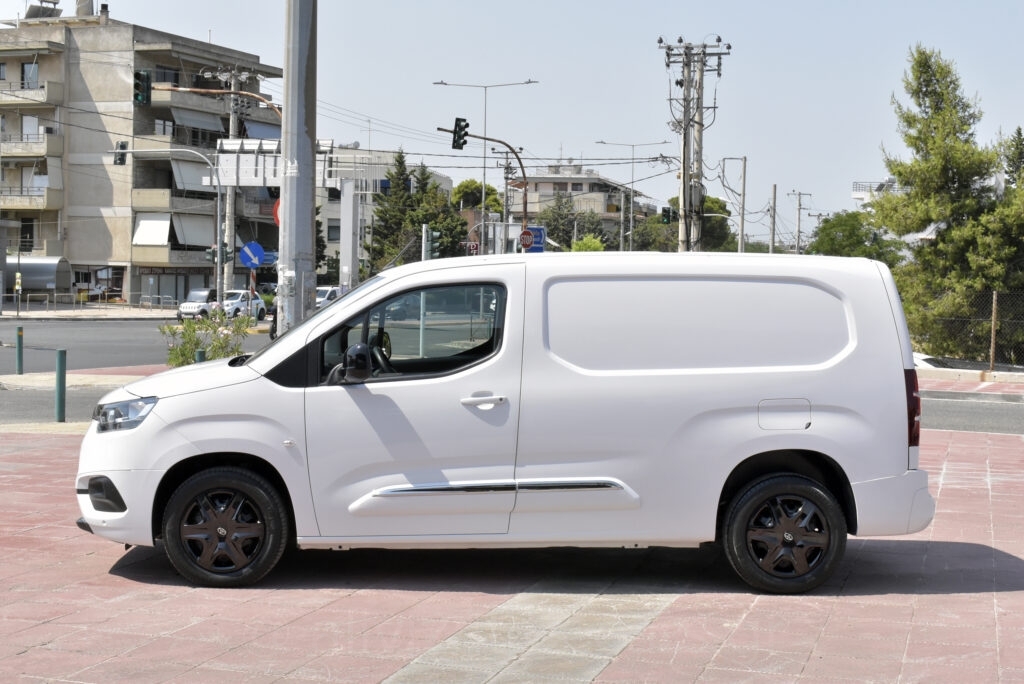 Toyota PROACE CITY - 1.5 D 130 hp L2 Active 3 Θέσιο 9.513 km